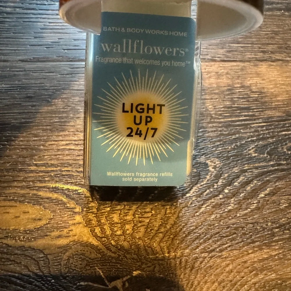 Bath & Body Works Love Wins WallFlower